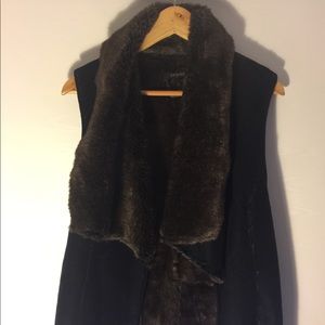 Scoop suede and faux fur vest